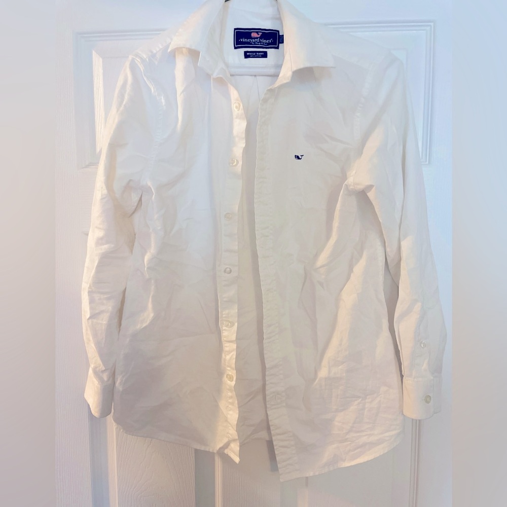 Button down vineyard vines white worn one time size boys medium (12-14)